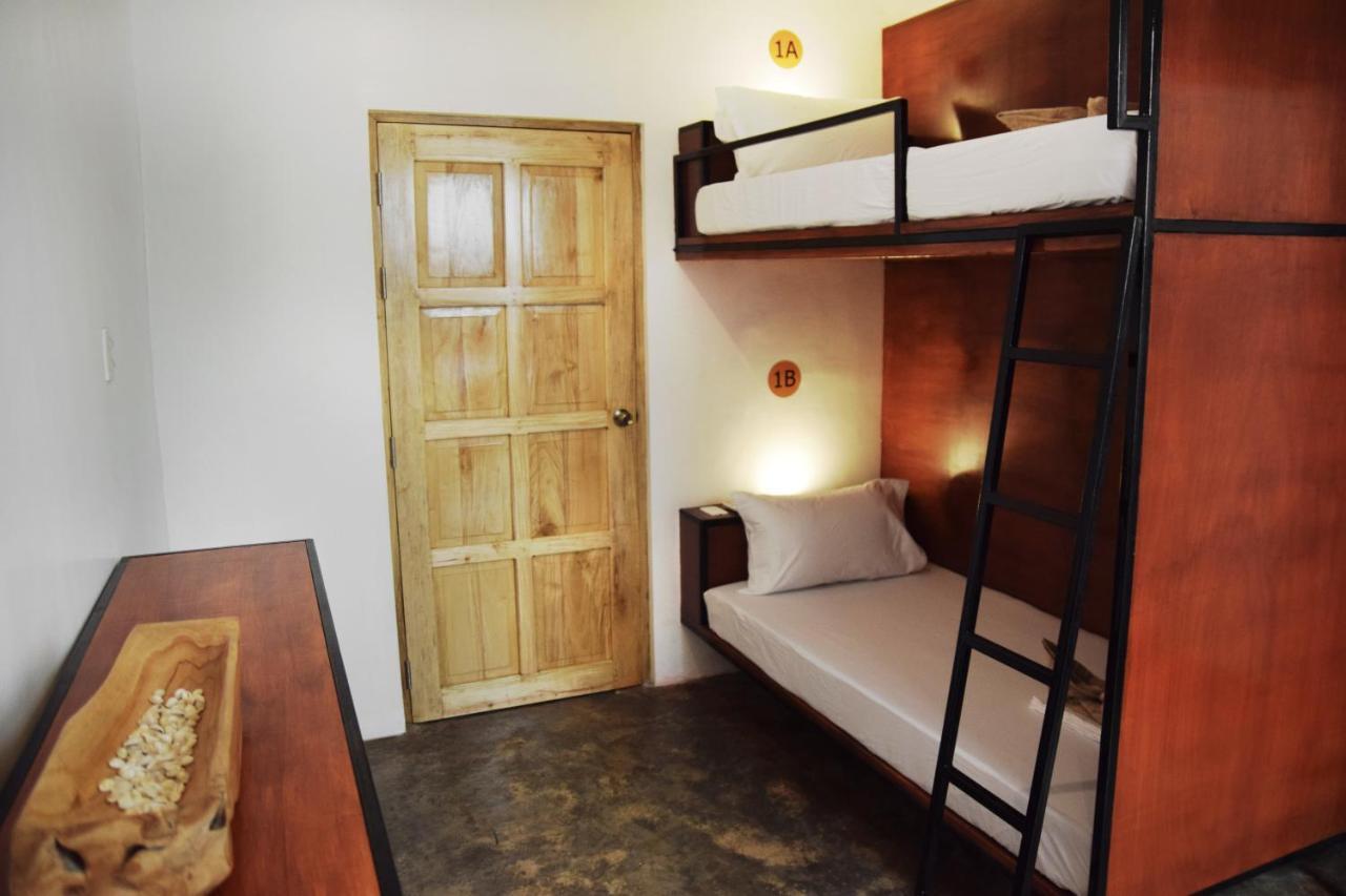 Guni Guni Hostel Puerto Princesa Eksteriør billede